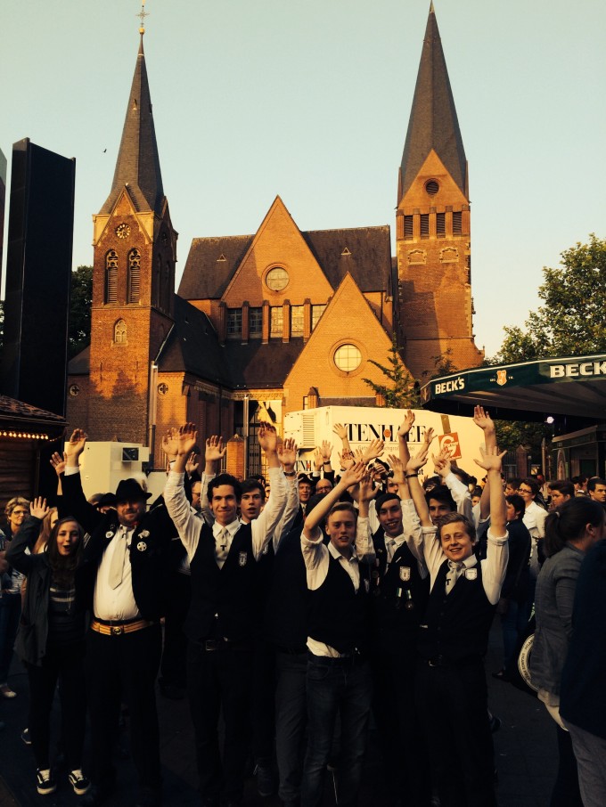 Zum Abschluss der Kirmes nochmal ein Gruppenfoto vor unserer Antonius-Kirche.